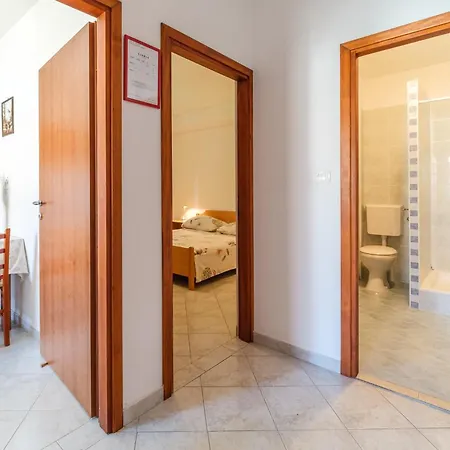 Cheers Beach Apartamento Podstrana